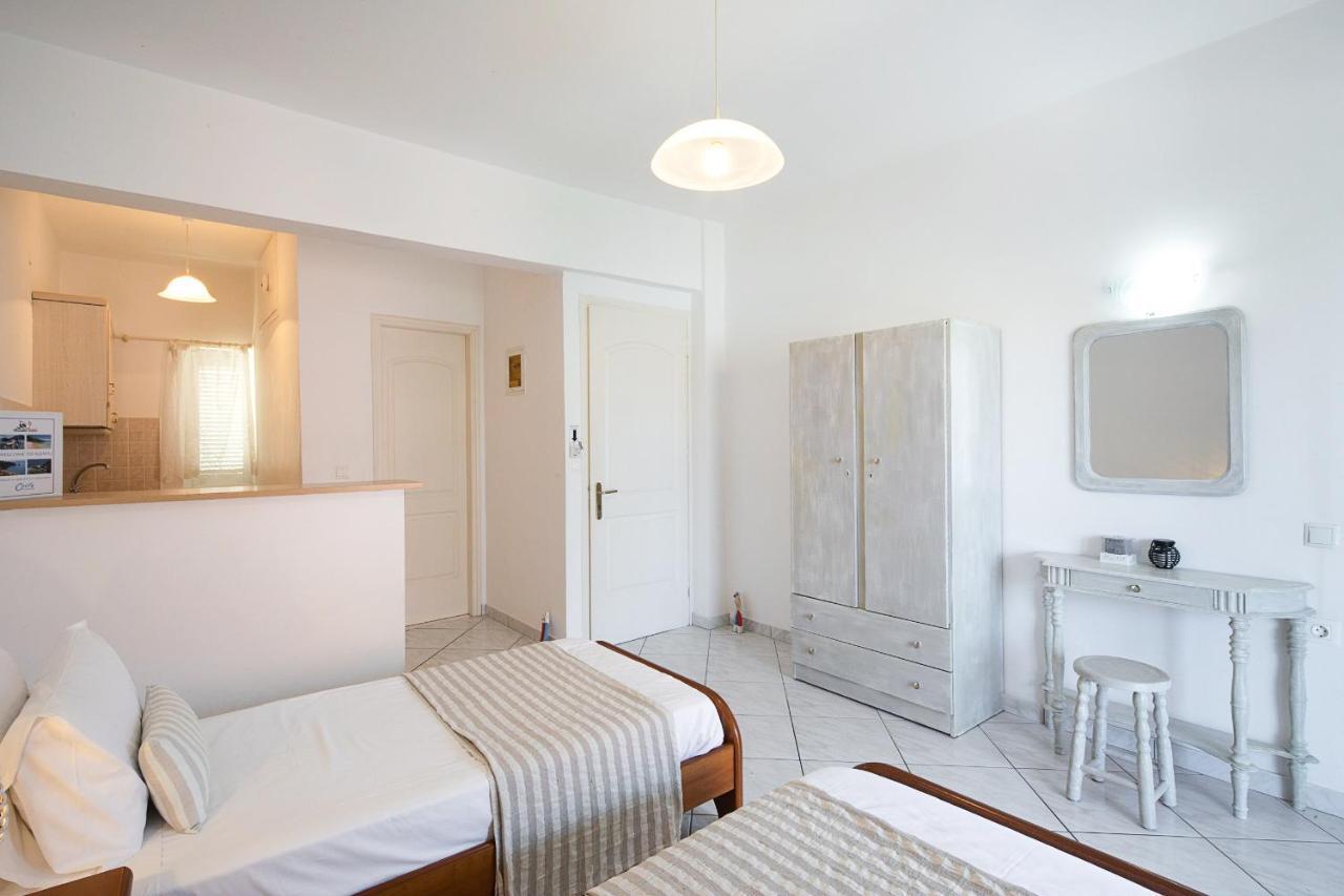 Irini Apartments And Studios Ájosz Górdiosz Kültér fotó